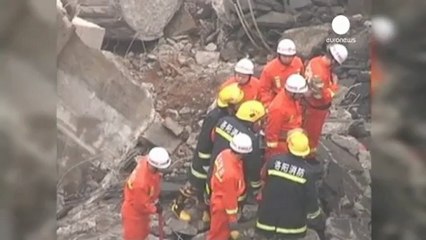 Çin'de havai fişek taşıyan kamyon köprüyü...