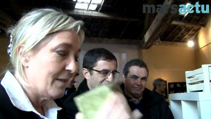 Marine Le Pen s'empare du savon de Marseille pour soutenir le "made in France"