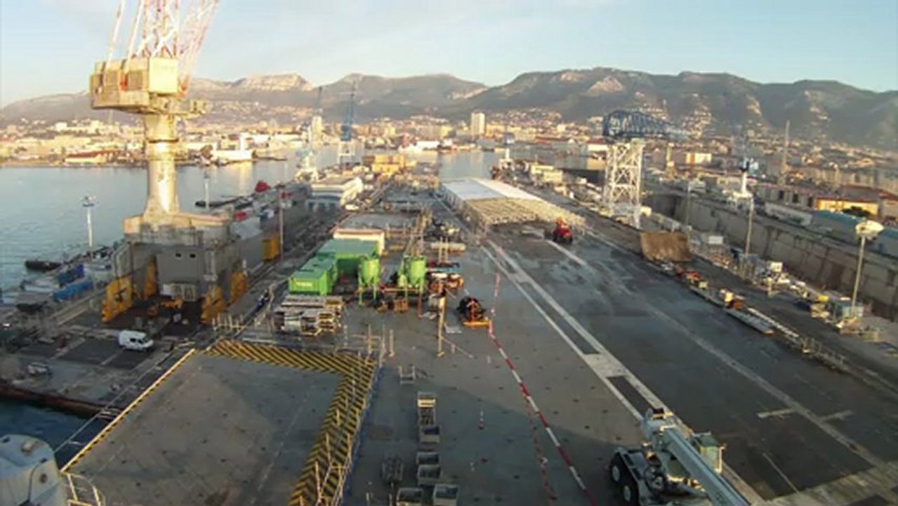 Charles de Gaulle au bassin  image par image