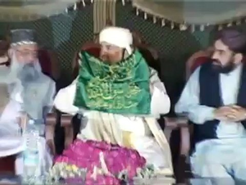 What gift did Shaykh Hashim Al Madani(Owner of Keys of Roza of Huzoor alaihisalam) gave to Tahir ul Qadri and Minhaj ul Quran