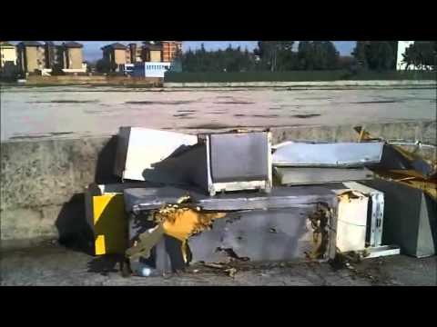 Aversa (CE) - Via della Repubblica, bonifica a metà (31.01.13)