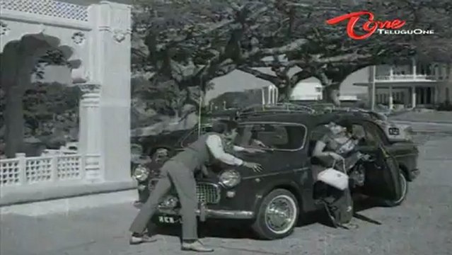 Raja Babu Hilarious Scene With Krishnam Raju In Park