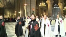 Mgr Vingt-Trois bénit les cloches géantes de Notre-Dame