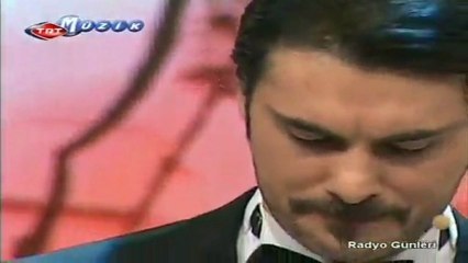 Gele Gele Geldik Bir Kara Taşa (Oktay Ertuğrul)