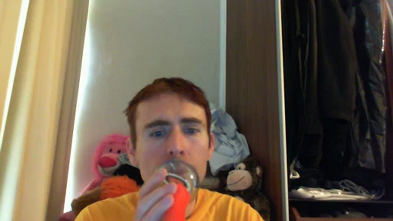 Wiwi égratigne "je t'aime" d'Yves Montand