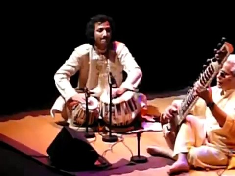 Cours de tabla à paris,joueur de Tabla