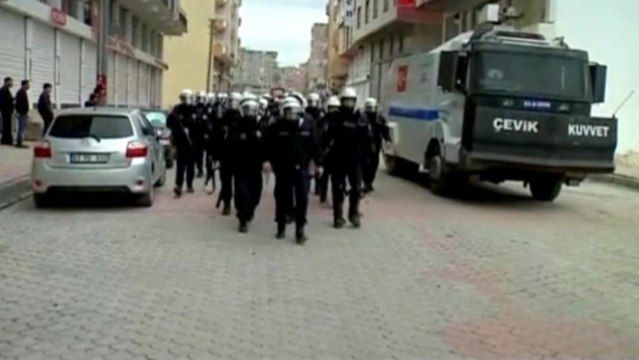 Clashes at pro-Kurdish demonstration in Turkey