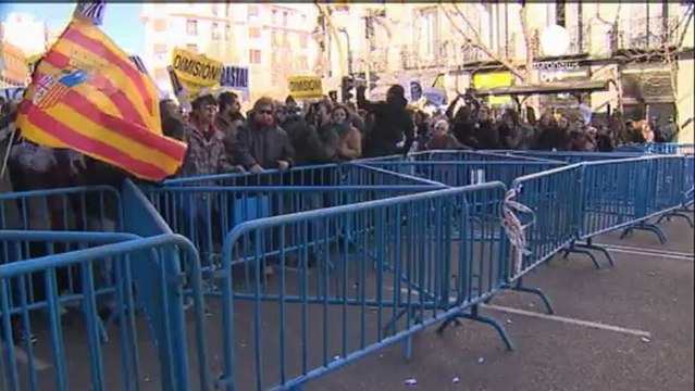 Spain's opposition Socialists urge Rajoy to resign