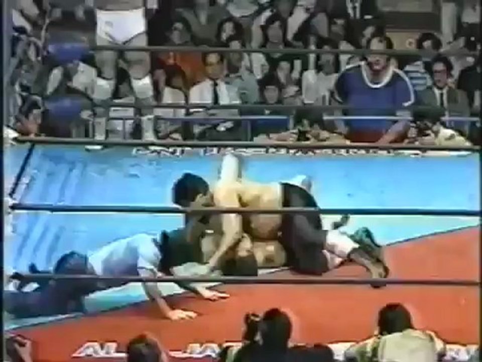 Jumbo Tsuruta & Tiger Mask II (Mitsuharu Misawa) vs Yoshiaki Yatsu & Isamu Teranishi