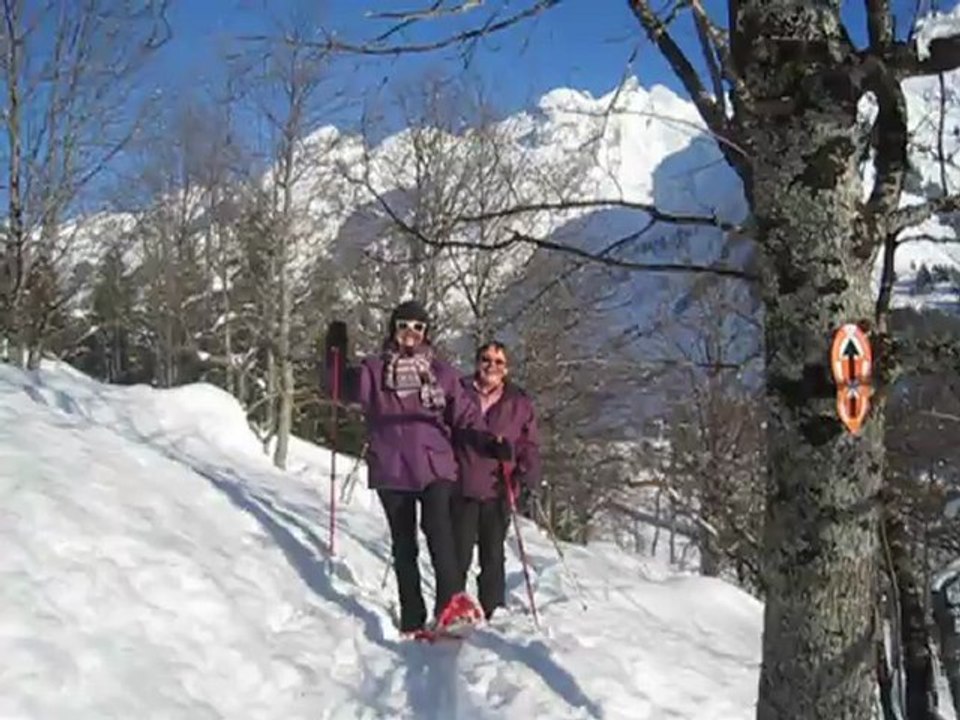 Marcher avec les raquettes dans le secteur Confins