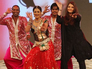 Mommy Aish On Dance Floor