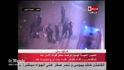 Égypte : un manifestant nu molesté par la police