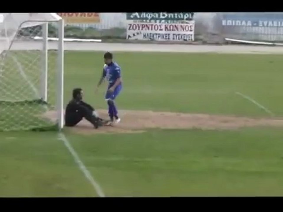 Ένα απίστευτο γκολ από τον τερματοφύλακα του Μολαικού
