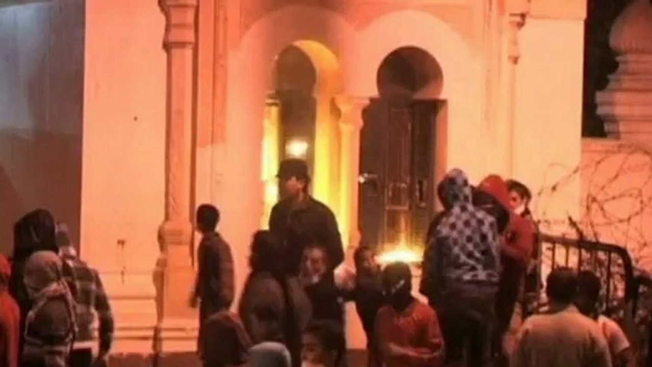 Shocking video: Egyptian riot police beat naked protester