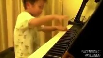 5 Yaşında Hunharca Piyano Çalan Çocuk