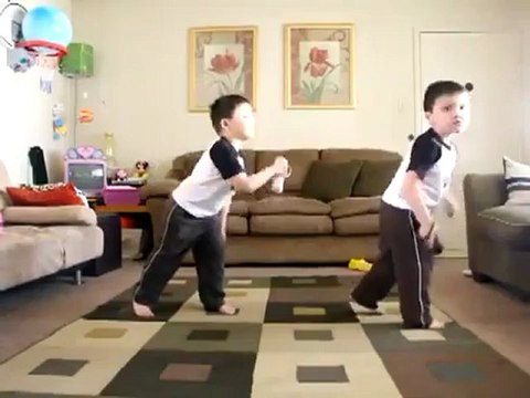 İkiz Japon Çocuklar - Müthiş tatlı performans