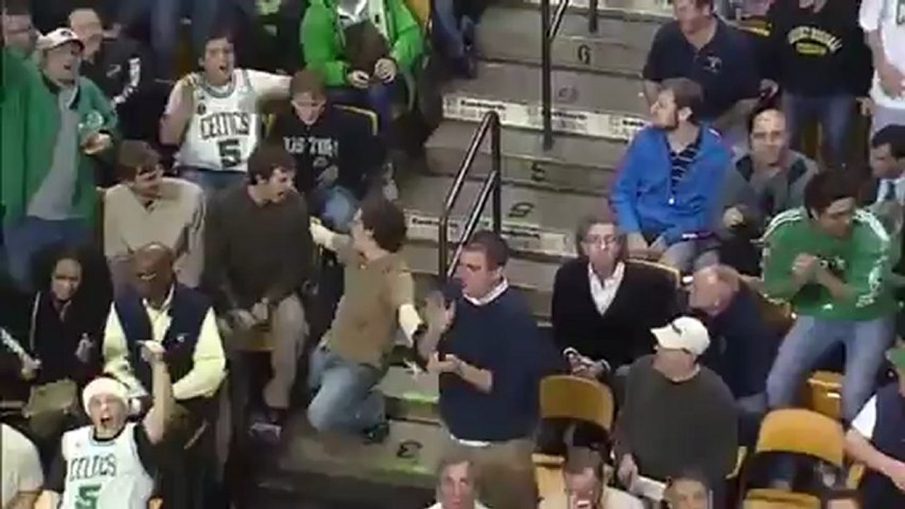 Kamerayı görünce show yapası gelesi insan