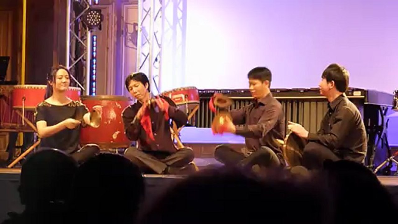 Ensemble de percussions de Shangaï : "Faisan de brocart sort de la montagne" à la Mairie du 13ème