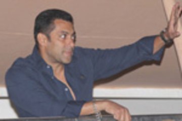 Fans Applaud Salman Khan