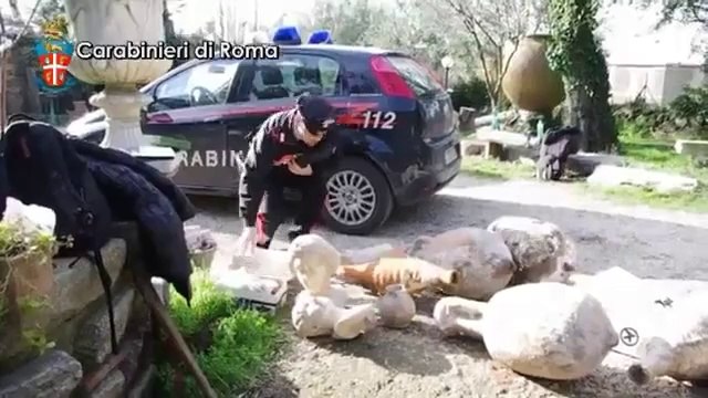 Roma - Tesori archeologici e marijuana in cantina (03.02.13)