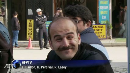 Moda: implantes de bigote