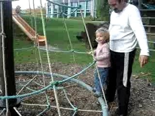 Manon et Papa au parc