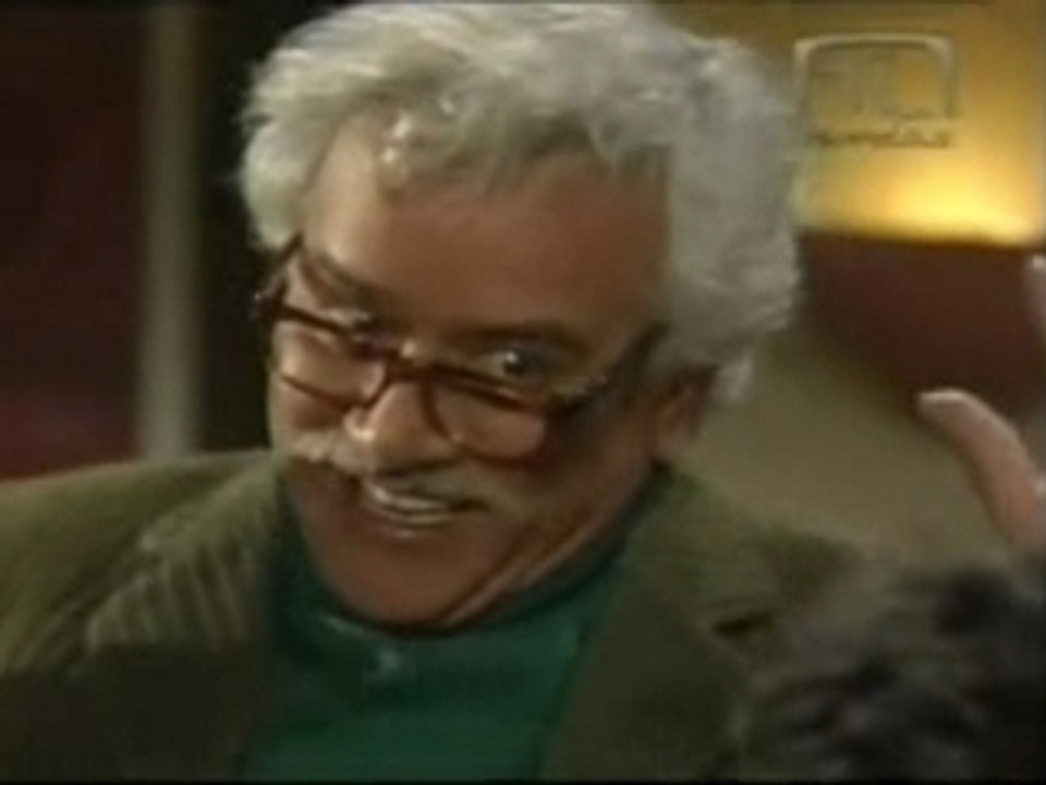 61amigo de Enrique le regala cuadro