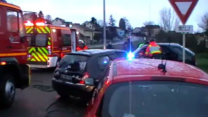 VESOUL : COLLISION ENTRE DEUX VOITURES AU ROND POINT DES HABERGES
