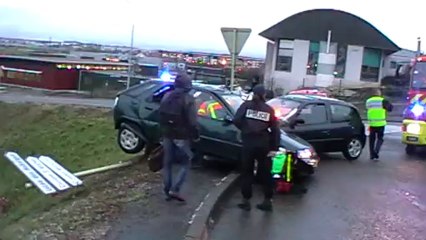 COLLISION ENTRE DEUX VOITURES AU ROND POINT DES HABERGES A VESOUL
