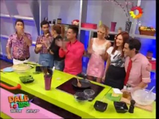 Alex & Coco cocinando