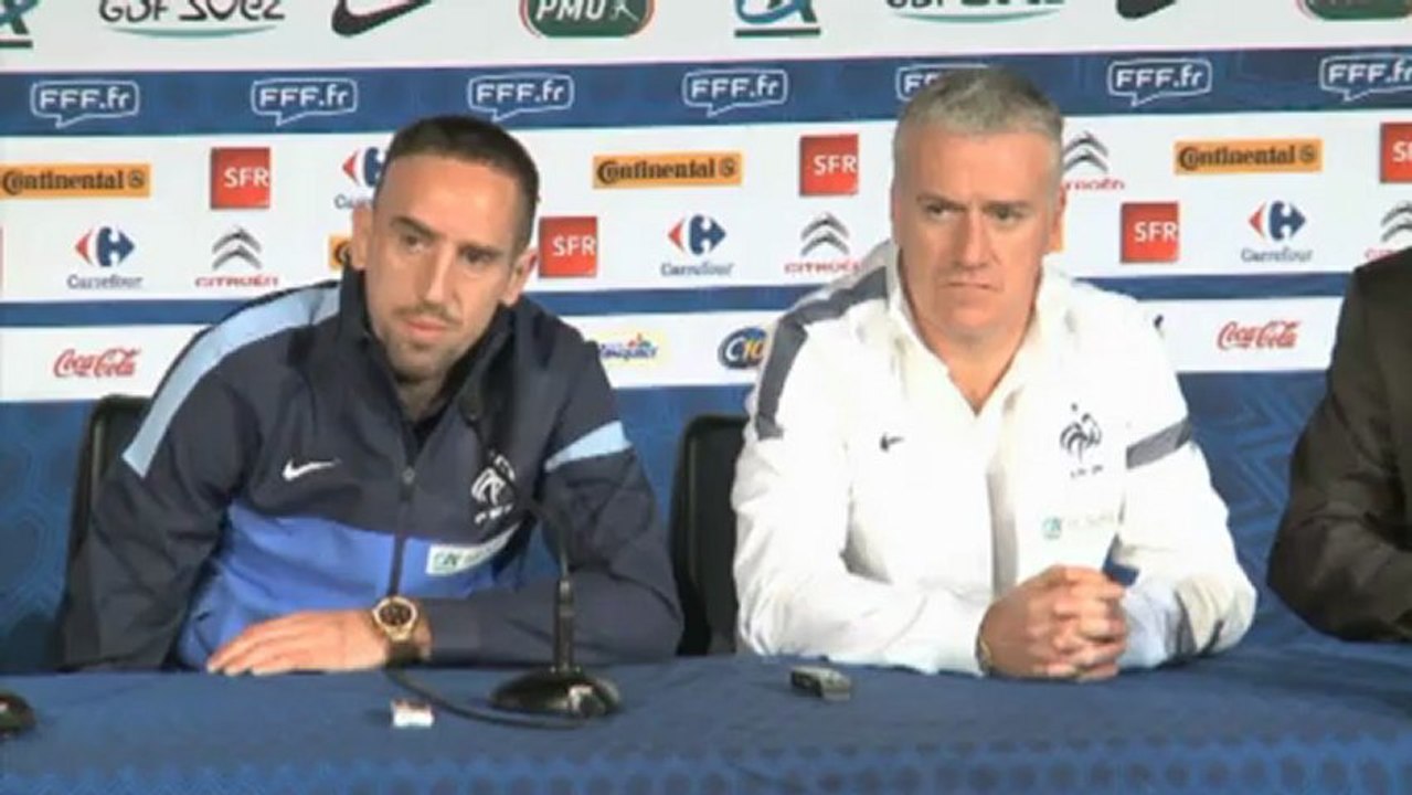 Frankreich wartet mit breiter Brust