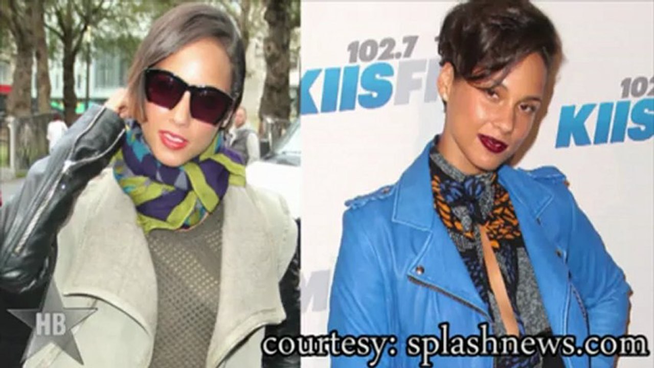 Alicia Keys Disrespecting the National Anthem at Super Bowl 2013?