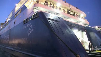 Riot police sent to end Greek seamen's strike