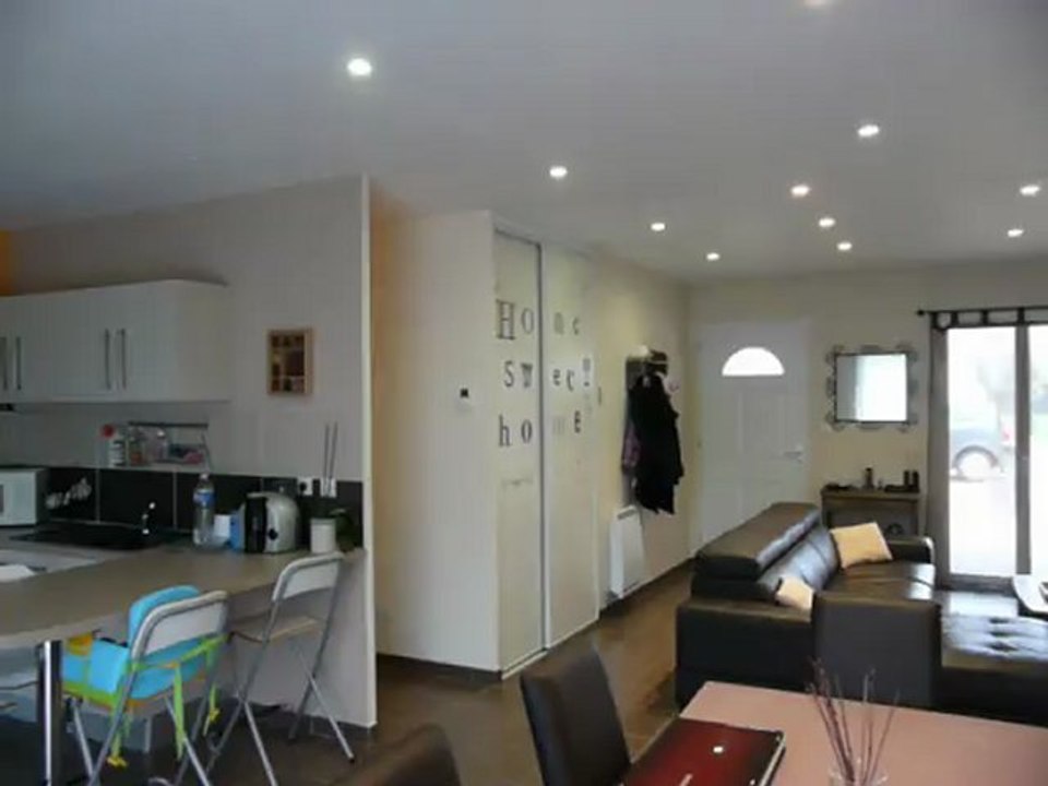 A vendre maison plain-pied 3 chambres proche centre MORESTEL