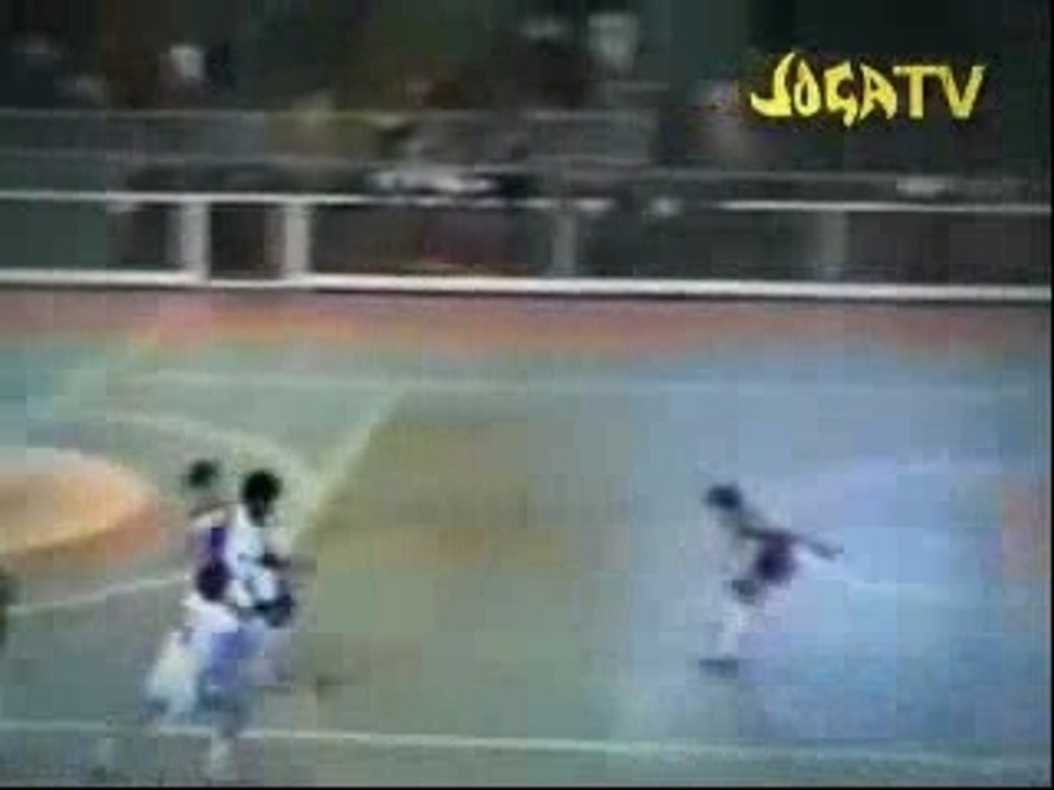 RONALDINHO ENFANT  JOGA NOBITO
