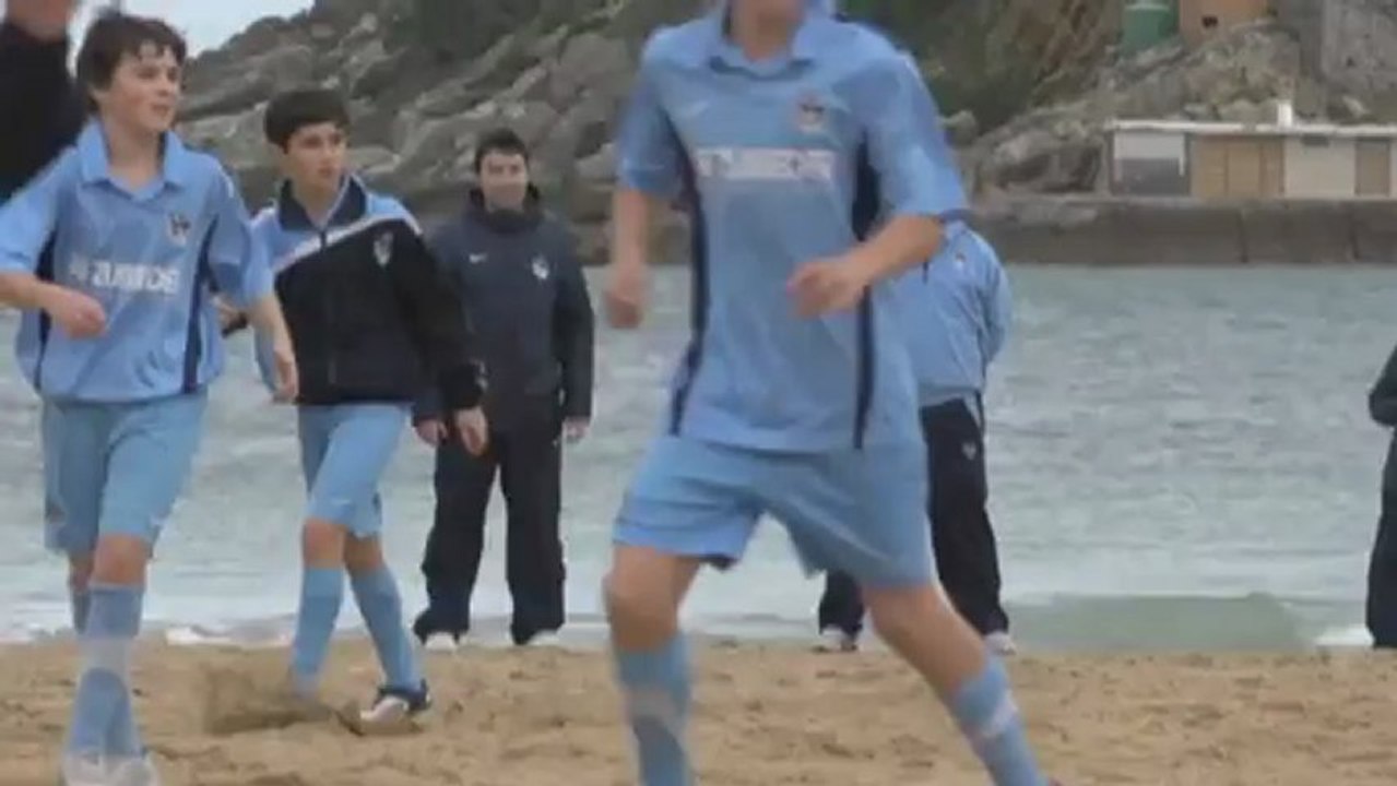 Viele kleine Xabi Alonsos! Spaniens Talentschmiede am Strand