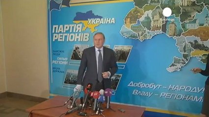 Ukrayna'da muhalif vekiller meclisi işgal etti