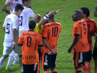 Com pênalti polêmico Santos empata com Linense