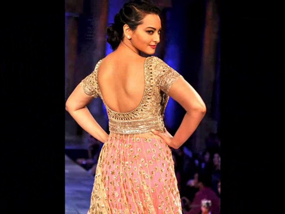Bollywood Actress showing their Back