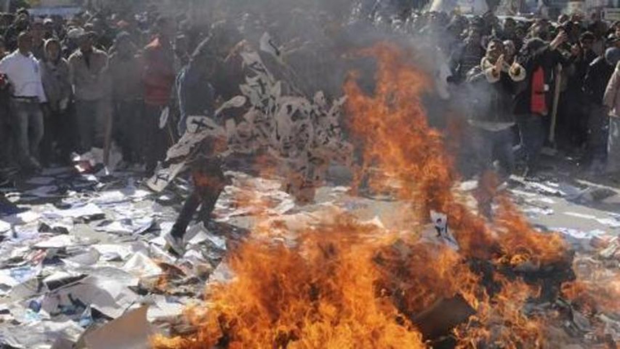 Live update: Ennahda against remake of government