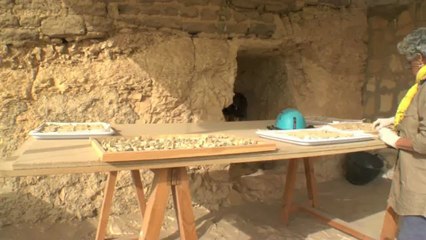 Descubierto en Egipto ataud intacto niño de hace 3.500 años