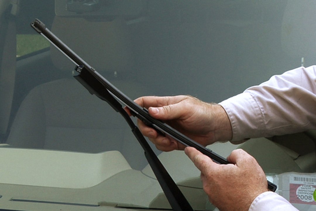 Como reemplazar un limpia parabrisas