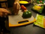 Préparation des légumes pour un plat de pates