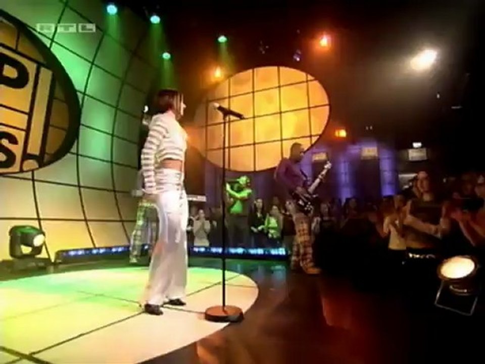 Alizee - L'Alize (2002-06-04. Top Of The Pops England)
