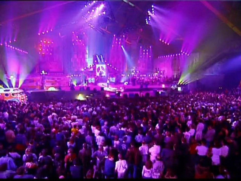 Alizee - Les Enfoires 2001 - L' odyssee des Enfoires