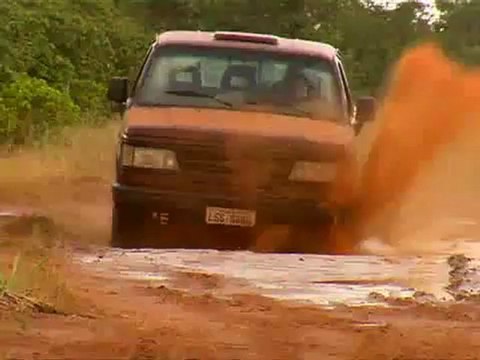 Dinosaurios y Robots Capitulo 1 en espanol