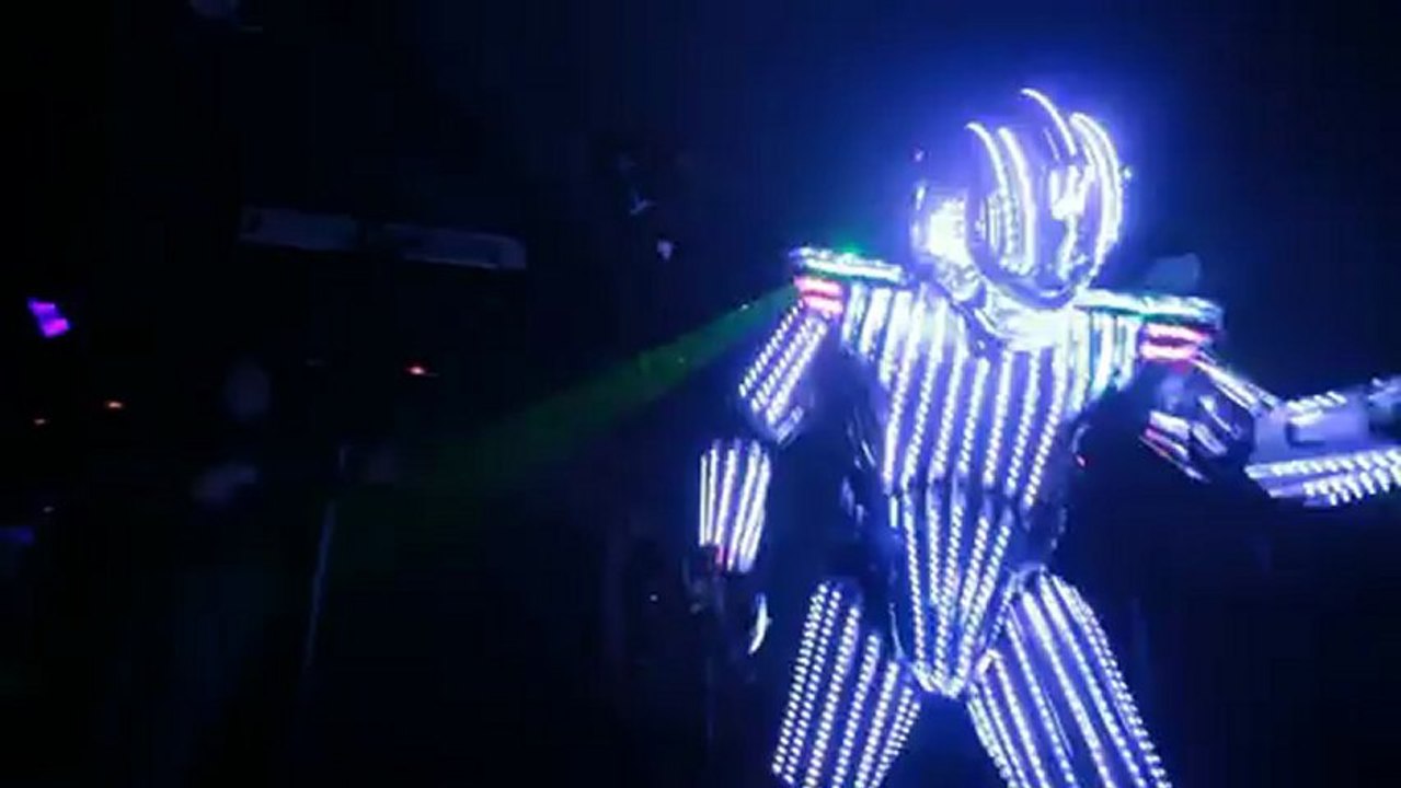 Mr. ISI - LED Robot - Hypercat 15.03.13