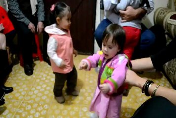 Kenna_de_gatear_a_caminar