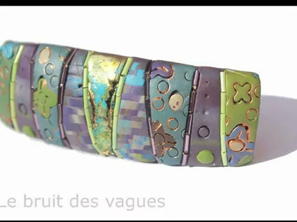 Présentation d'un miroir tout polymère et bijoux assortis