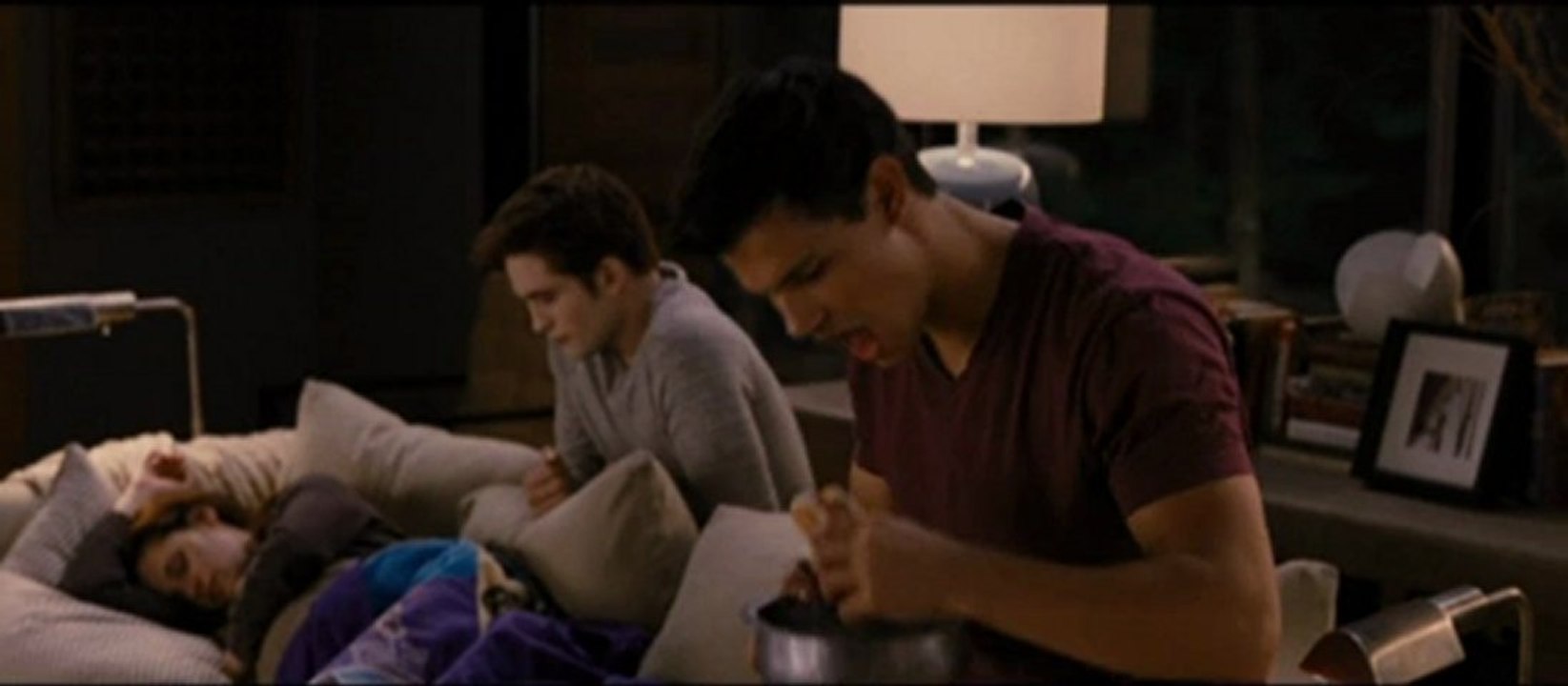 BD Part 1 - Extended DVD - Jacob throws Bowl at Rosalie's head